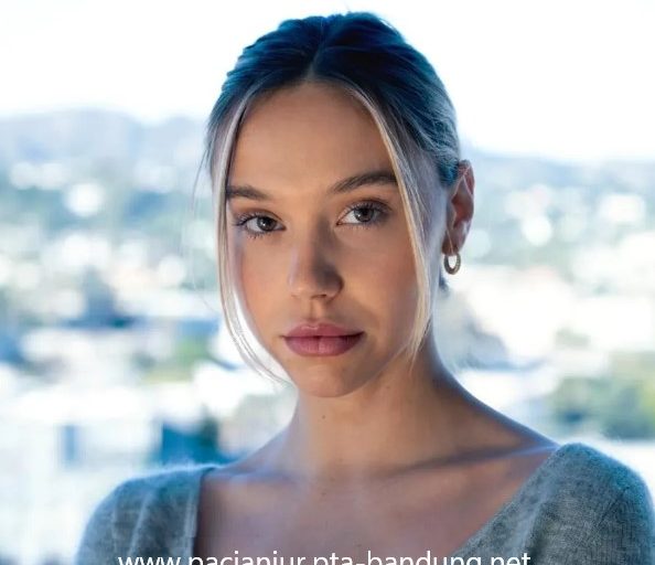 Alexis Ren dan Perjalanan Karier